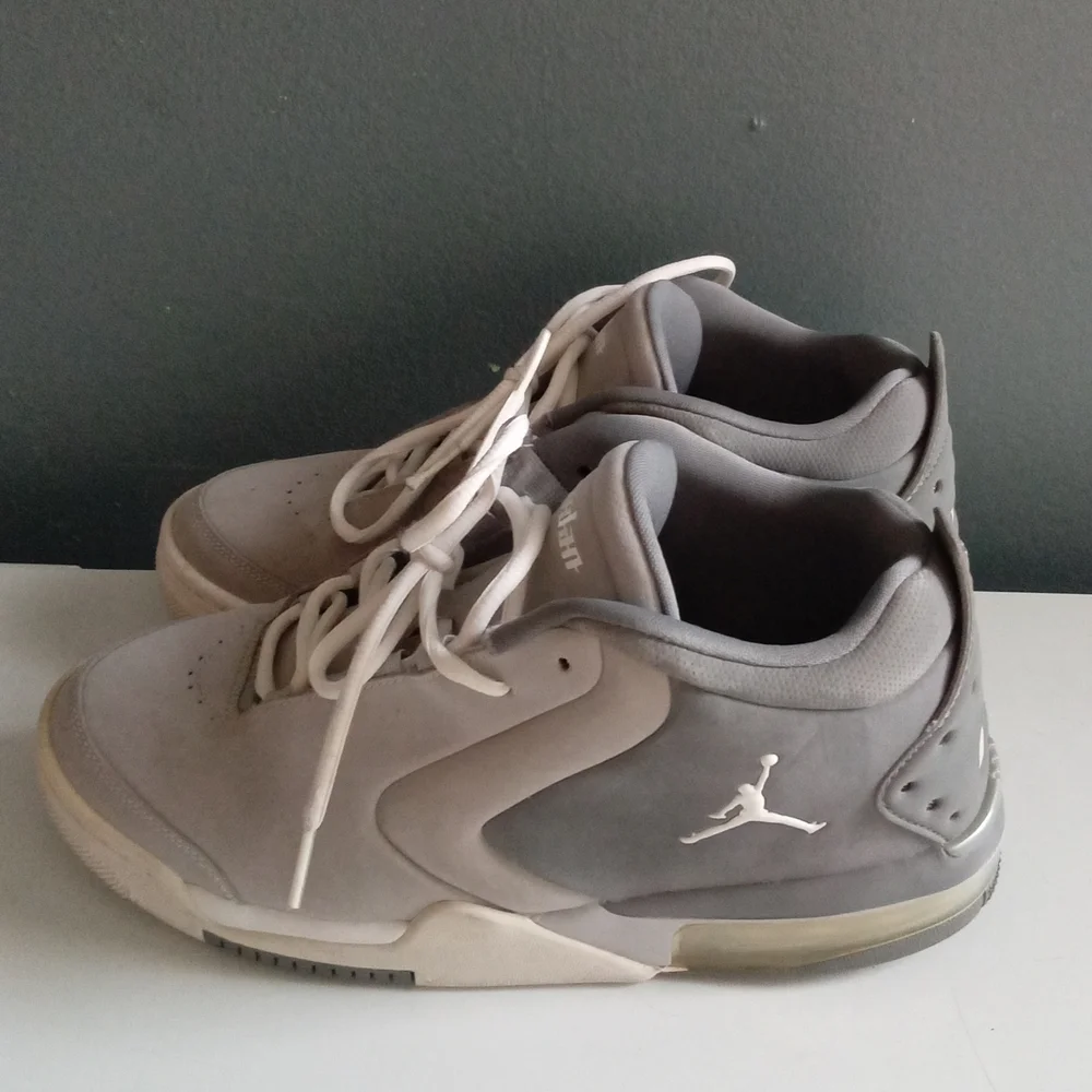 Jordan‎ Air Jumpman Casual Basketball Shoes Gray White Men Size 9.5